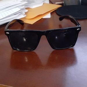 Black sunnies